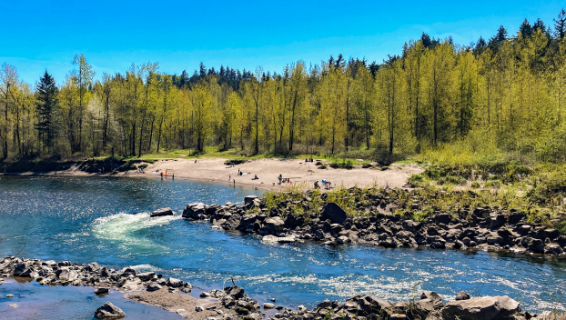 Sunny day at the Sandy River beach near Glenn Otto Park